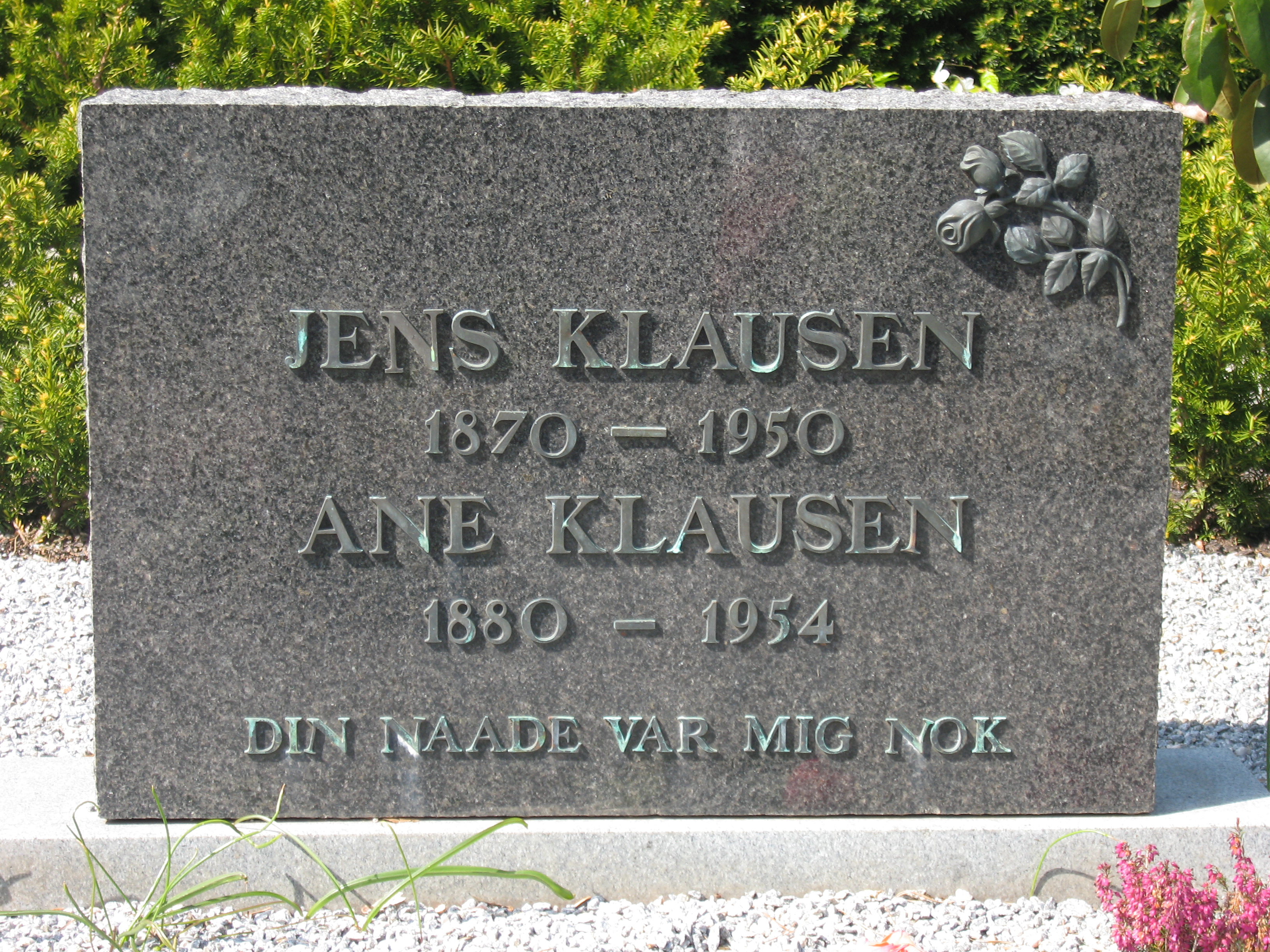 Gravstenen for Jens og Ane Klausen